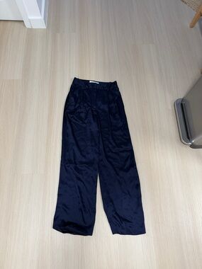 ARITZIA Navy Satin Effortless Pants Size 4